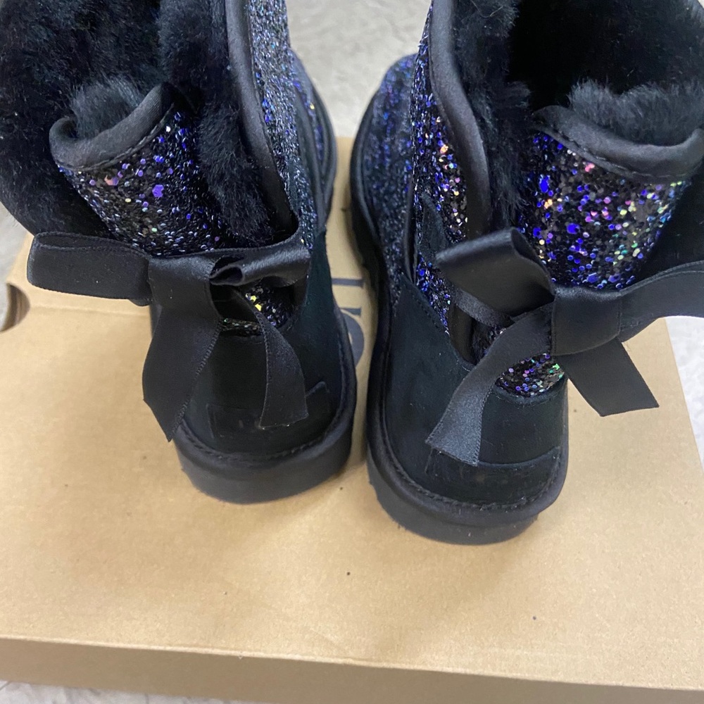 UGG Classic Mini Bow Cosmo